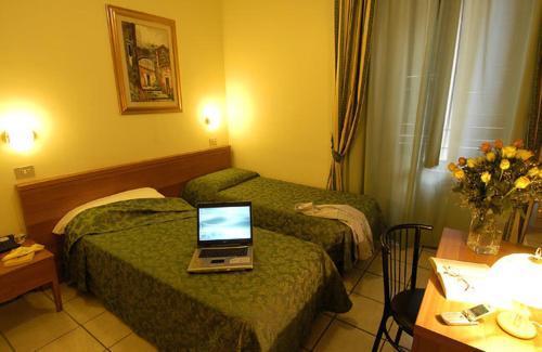 Hotel 22 Marzo Milan Bagian luar foto