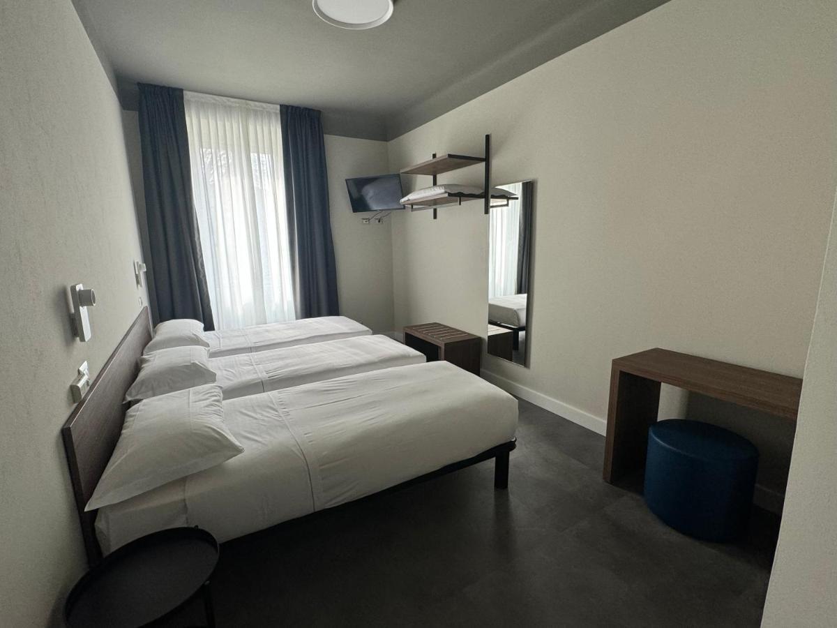 Hotel 22 Marzo Milan Bagian luar foto